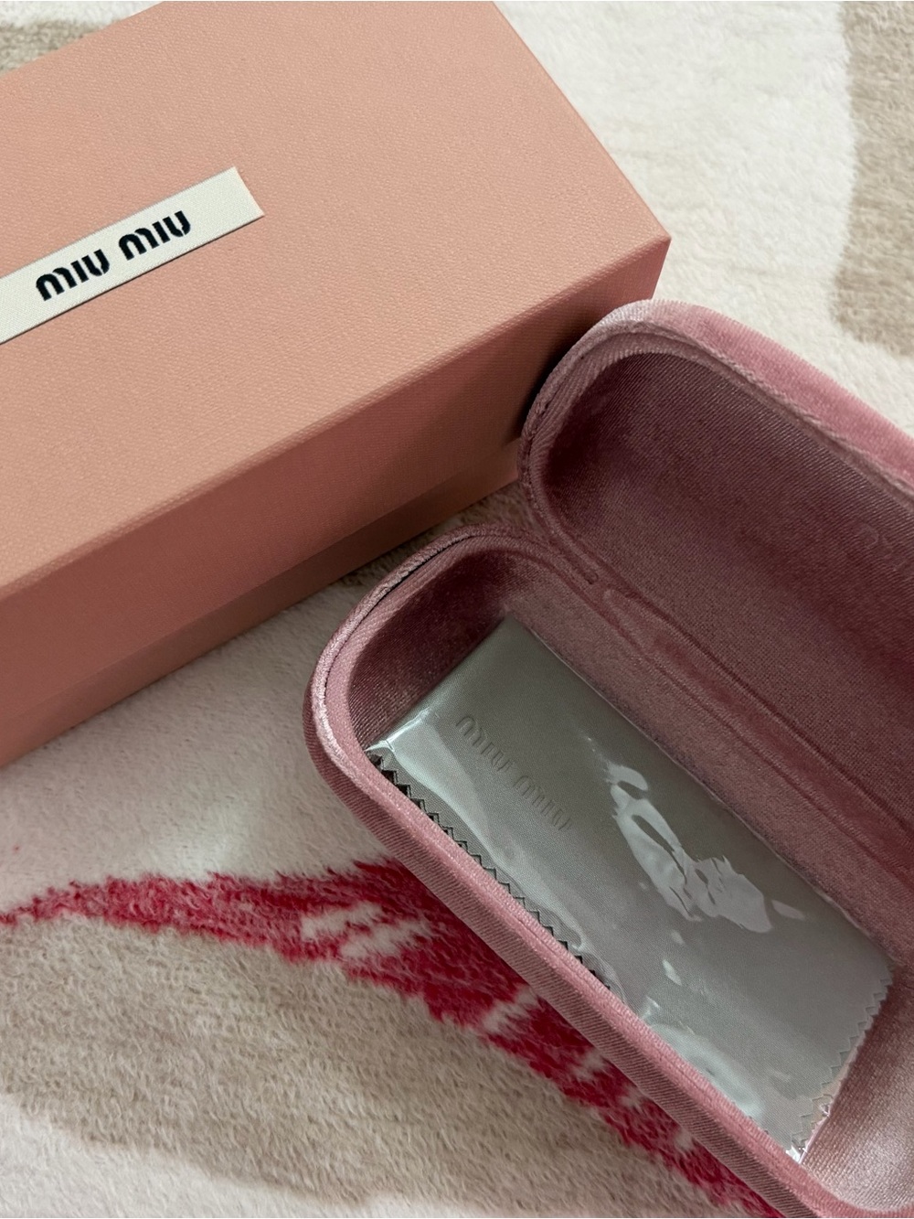 NEW💖 Miu Miu - Pink Velvet Sunglasses Case with Box - Picture 2 of 3